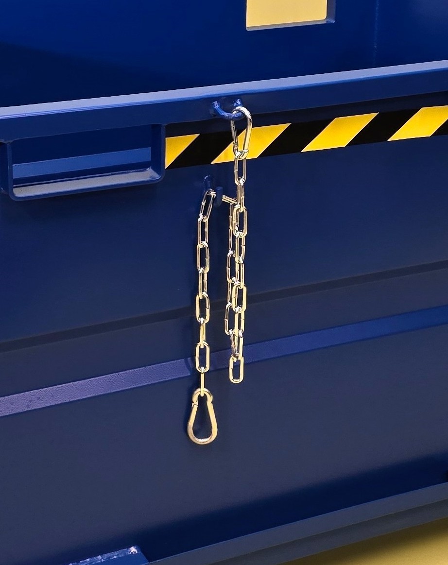 Drop bottom skip stillage safety chain