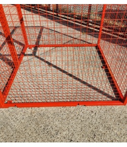 Wire Mesh Cage